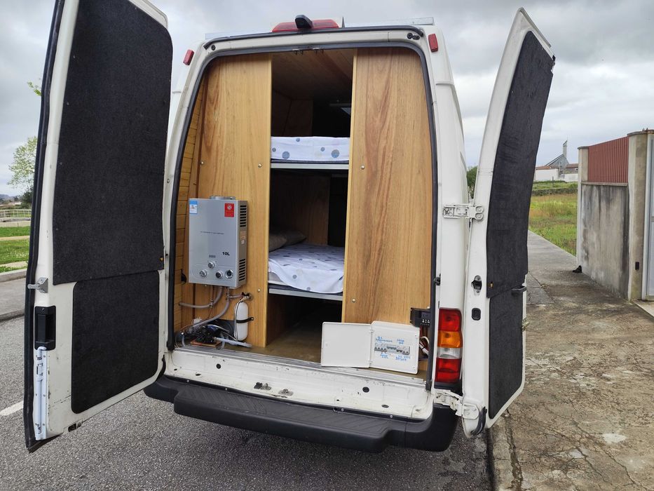 Vendo autocaravana com interior novo a estriar