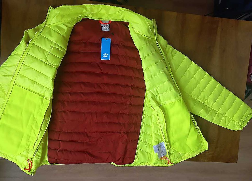 Куртка стёганая "Adidas" футбольного клуба "Liverpool".