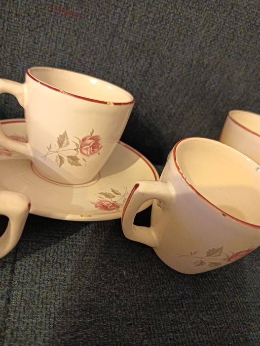 6 chavenas e 4 pires de cerâmica Muito antigos  - Vintage*