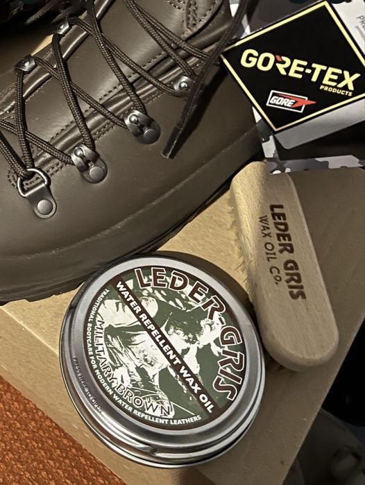 Крем,паста  для взуття коричнева Leder-Gris  і є коричнева Gold Care