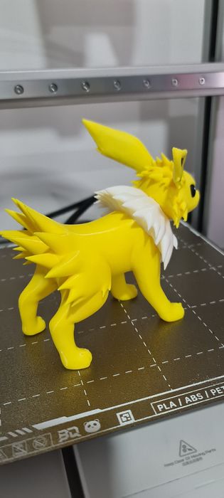Pokemon Jolteon cerca de 14cm