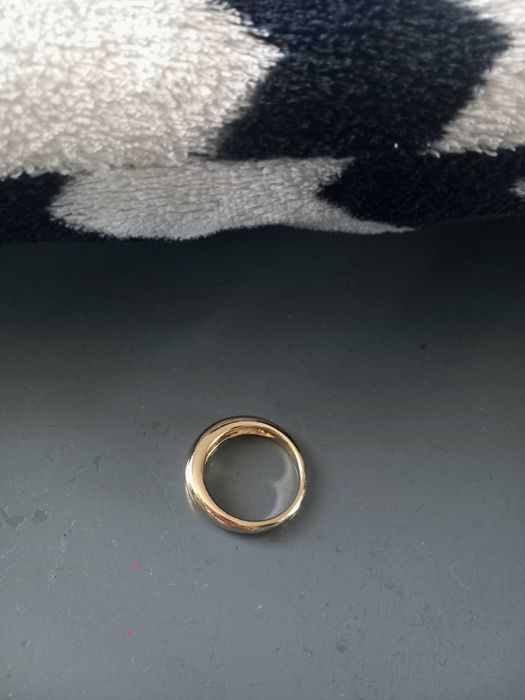 Pierścionek nieregularna obrączka