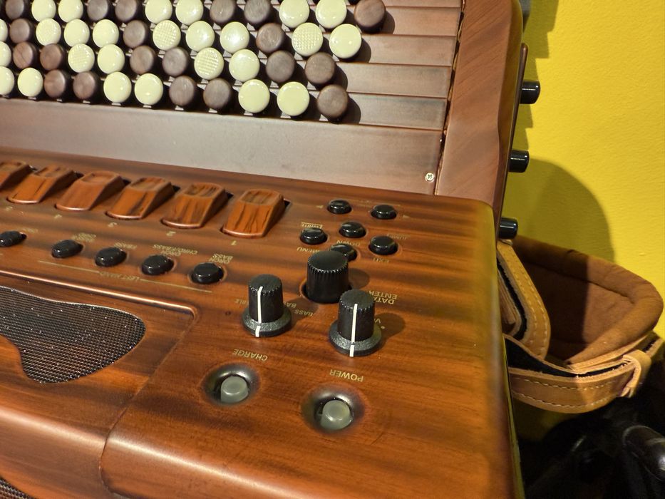 Vendo acordeon Bugari Evo - Roland