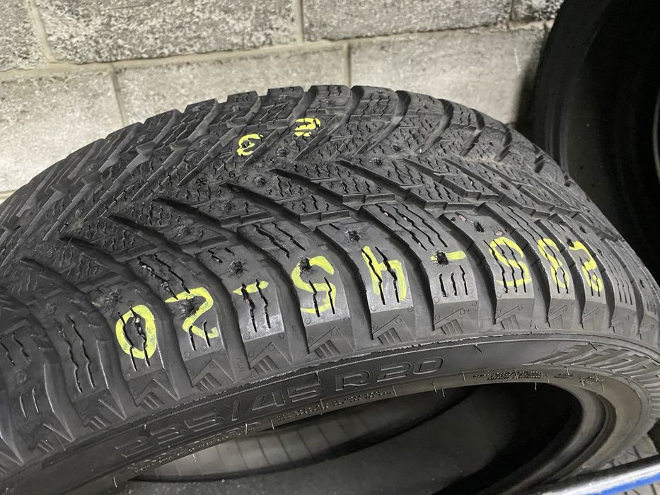 Зимові шини 235/45 R20 (100T) NOKIAN