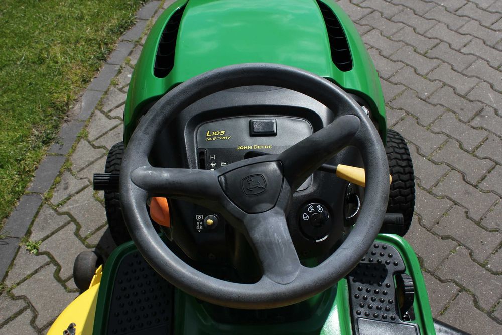 John Deere L 105 L105  Briggs & Stratton TRAKTOREK Kosiarka