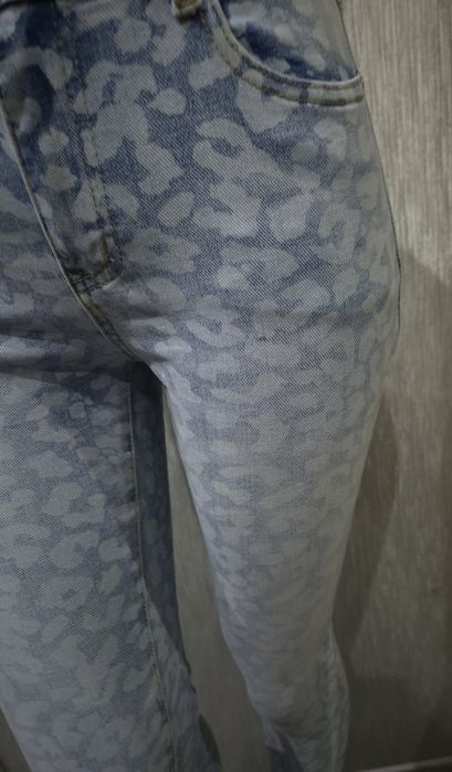 Spodnie rurki jasne jeansowe panterka S
