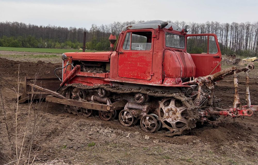 Ciągnik gąsienicowy DT 75 M