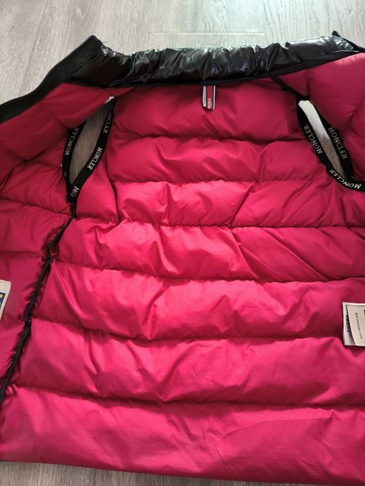 Дитячий жилет Moncler (Монклер) на 4-6 років / Глянцева жилетка