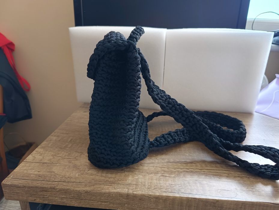 Plecak na szydełku czarny