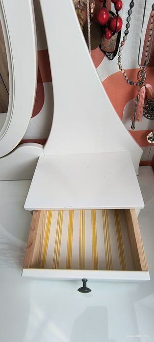 Toaletka Hemnes Ikea