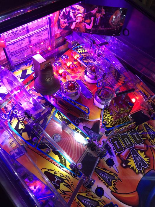 Acdc flipper pinball