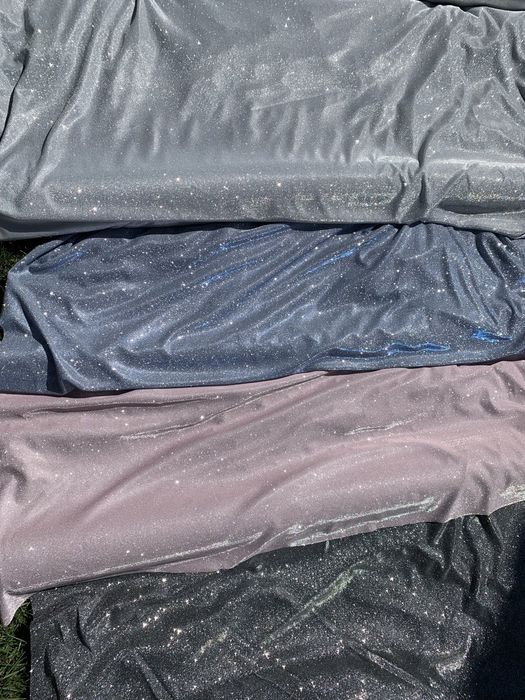 Платье на девочку блестящее розовое голубое белое на 5 лет