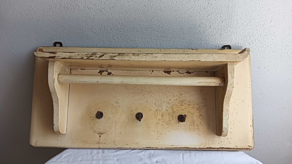 Stara drewniana półka