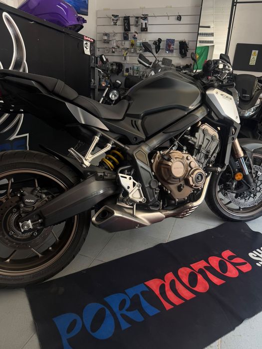 Cb650R 2022 como nova