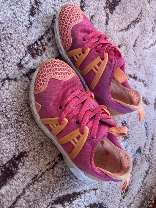 Кросівки,чобітки на дощ