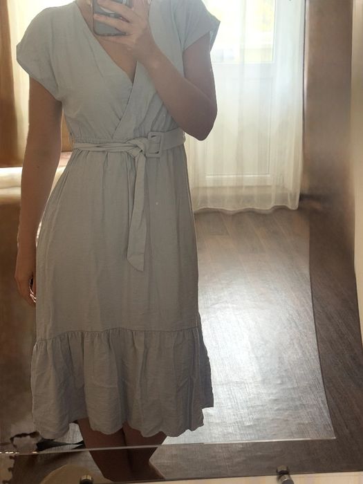 Платье летнее,с оборкой, перед чуть выше,с поясом.