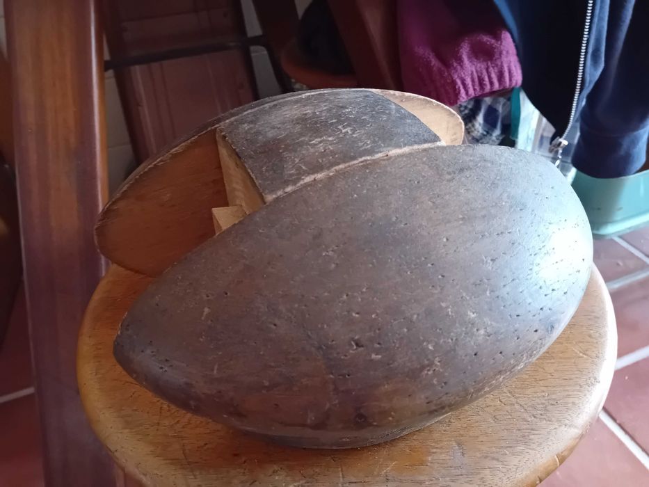 Formas / moldes de chapeus antigos em madeira