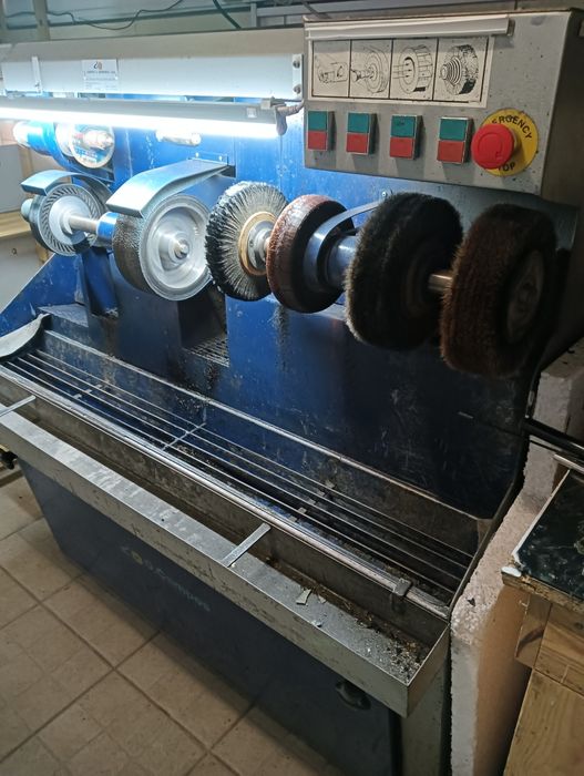 Máquina acabamento de calçado