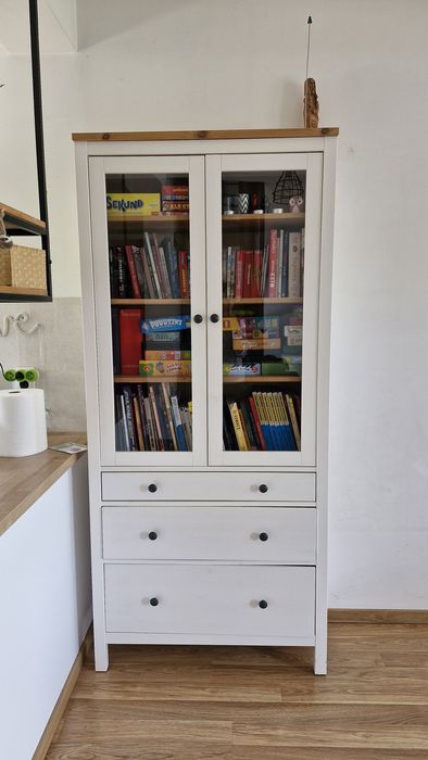 Witryna IKEA Hemnes