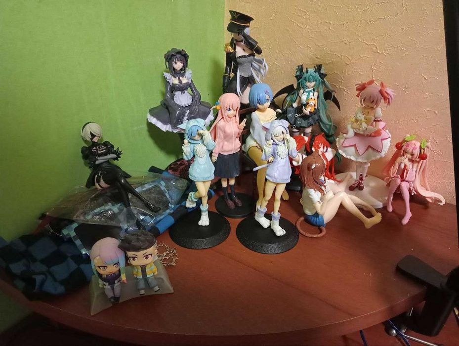 Аніме фігурки різні