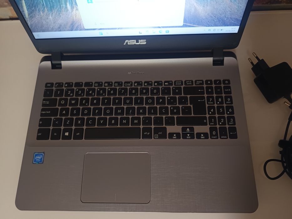 Portátil ASUS / 8GB RAM / SSD M.2 120GB + HDD 500GB