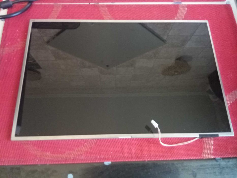 Набор запчастей к ноутбукам - матрицы, клавы