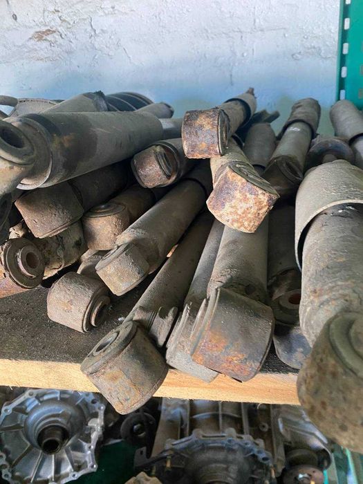 Амортизатор підвіски Nissan Navara D40 Pathfinder R51 подвеска навара