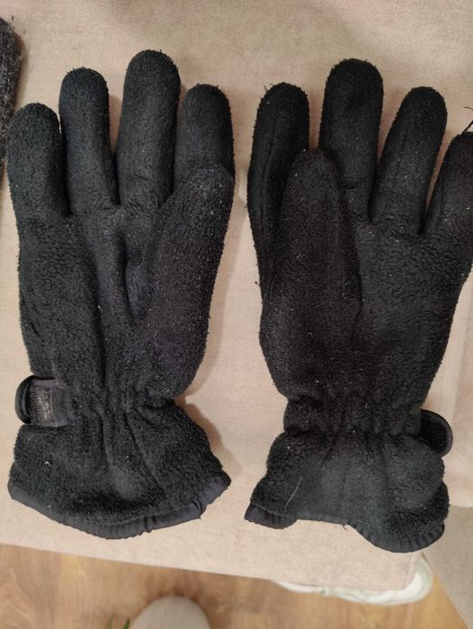 3 pares de luvas praticamente novas tam. M. 3€ cada ou todas 8€.