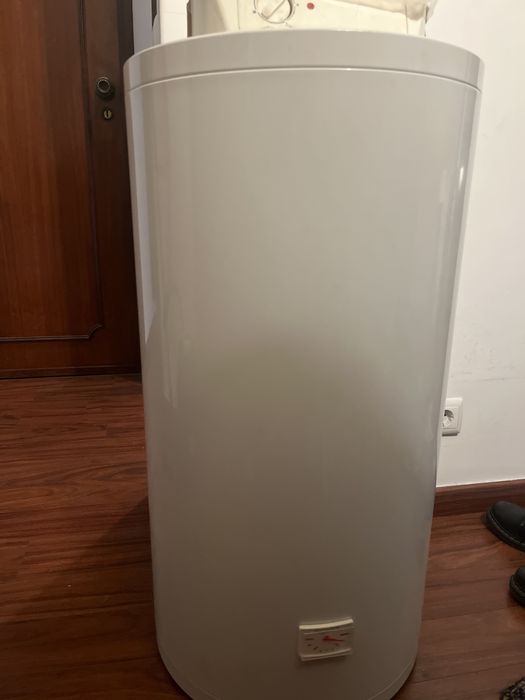 Termoacumulador avariado/estragado