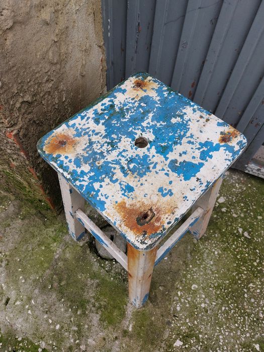 Banco de taberna rústico de madeira maciça 

Banco antigo, com um