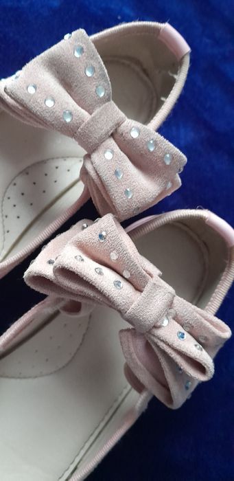 Balerinki baleriny pantofelki lakierki pudrowy róż kokardki 29