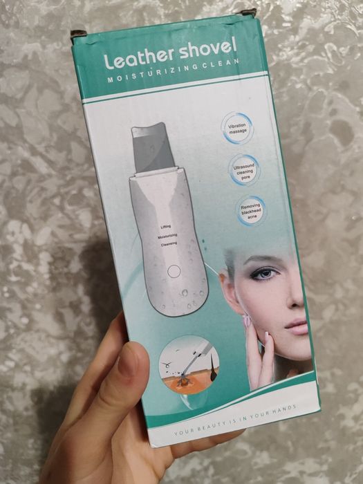 Ультразвуковий скрабер для чистки обличчя.