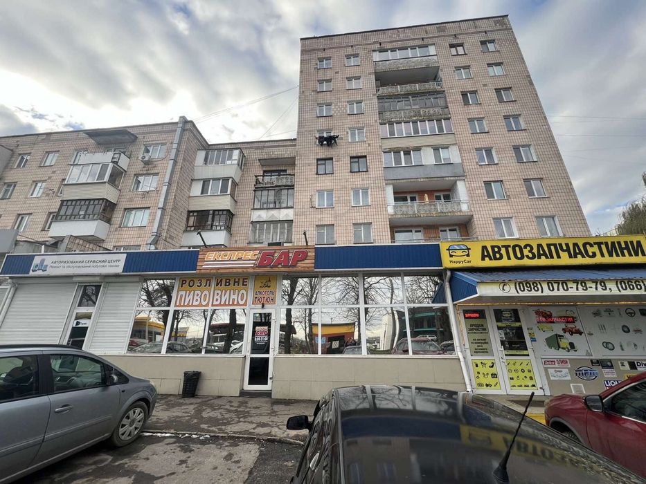 Продаж фасадного комерційного приміщення