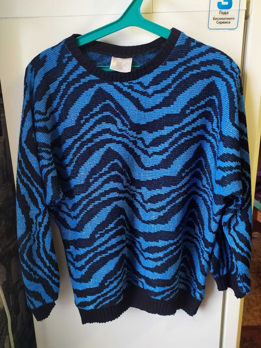 Кофты тёплые разные. Недорого.