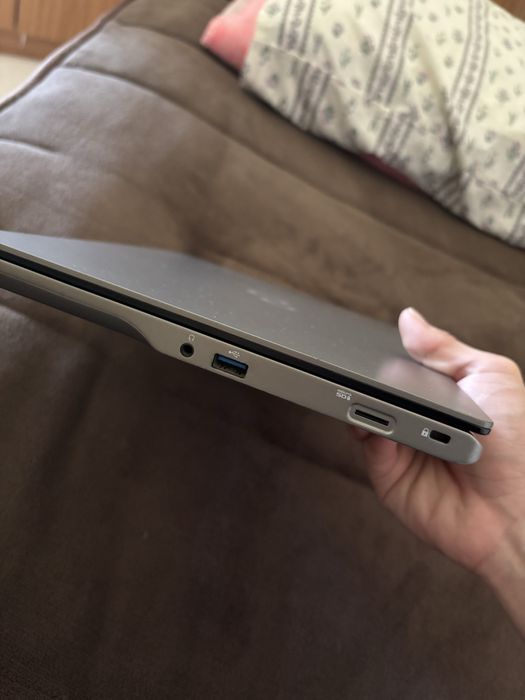 Portatil Fujitsu LIFEBOOK U7411