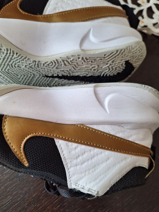 Buty NIKE Hustledx