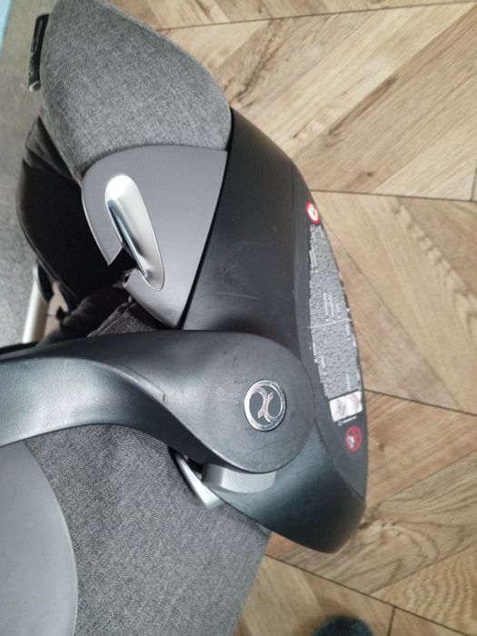 Sprzedam fotelik Cybex Aton M i-Size z baza ISOFIX Platinum + baza ISO
