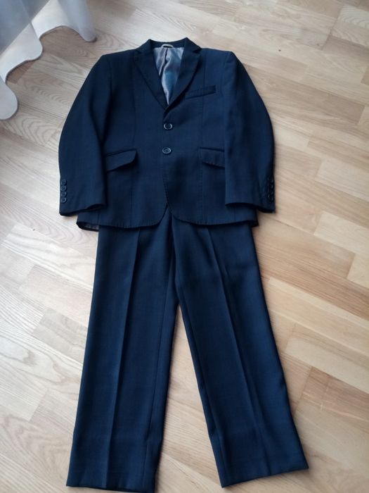 Продам костюм школьный