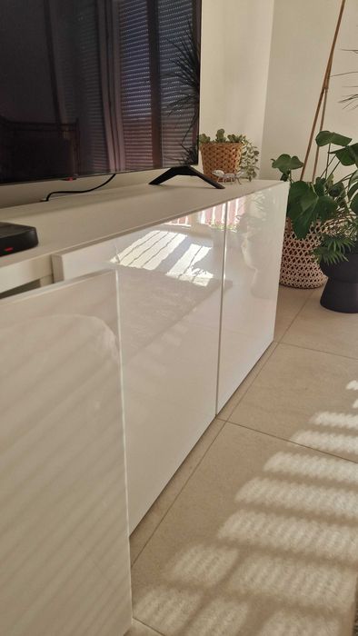 Móvel  BESTA/IKEA portas brilhantes