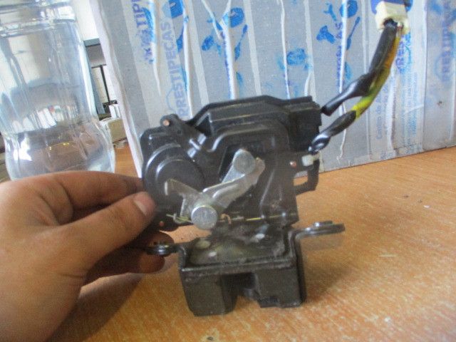 Fechadura / fecho da mala TOYOTA Yaris (_P9_)