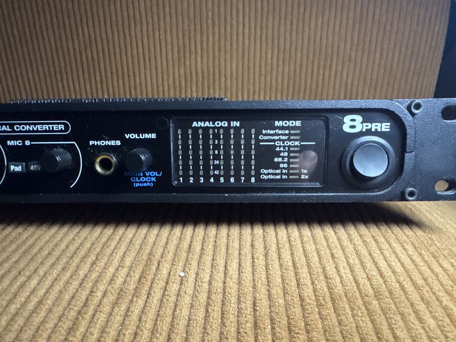 MOTU 8pre USB – interfejs audio / 8 preampów / ADAT / rack 1U
