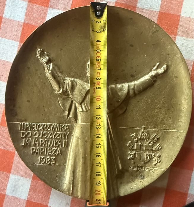 Mosiężny medalion
