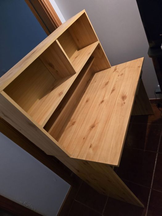 Secretária de quarto