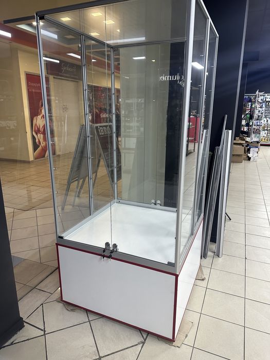 Витрина Куб стеклянный,много полок