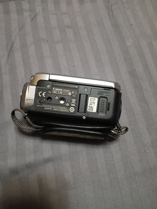 Видео камера Canon FS100.