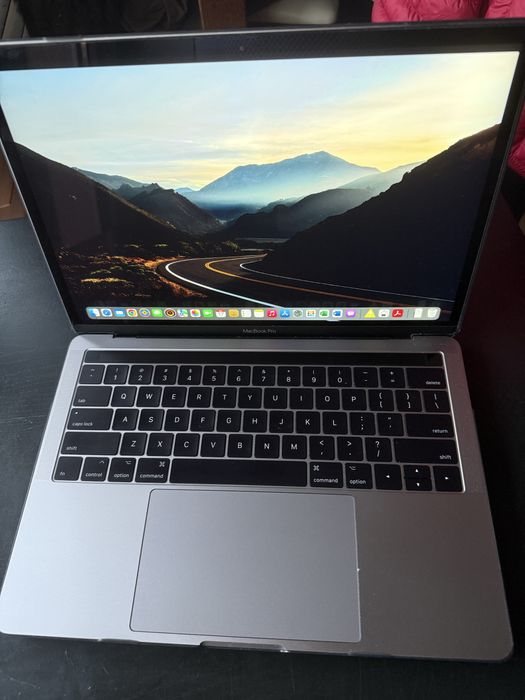Macbook pro z 2017 model 4,2 13,3 cala