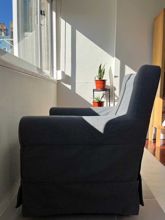Sofá com Capa Cinzenta impecável