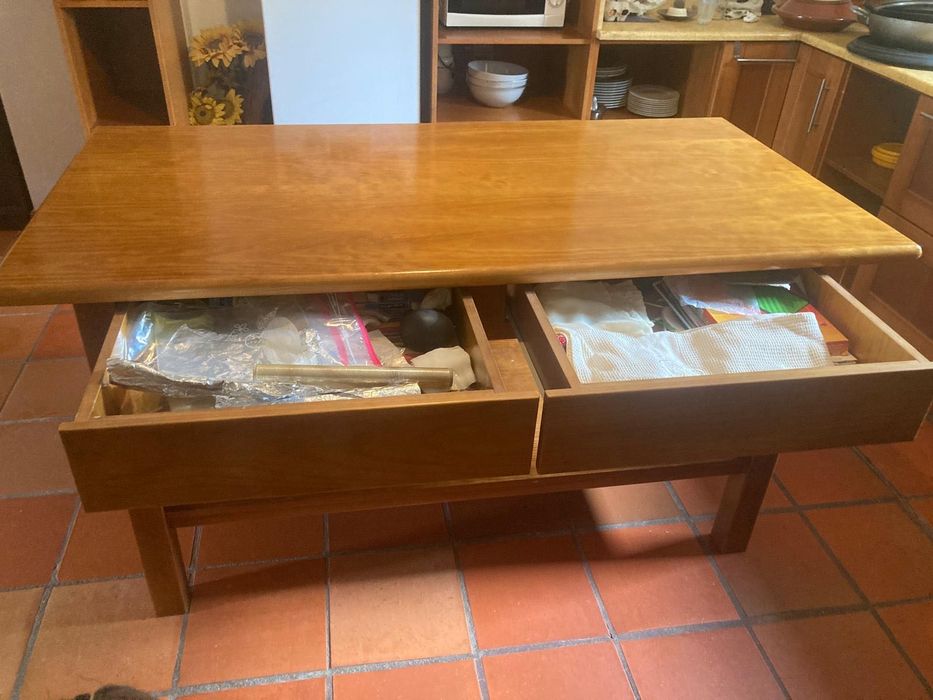 Mesa de cozinha - madeira maciça