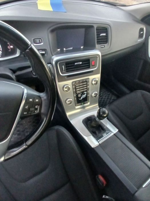 Автомобіль Volvo S60