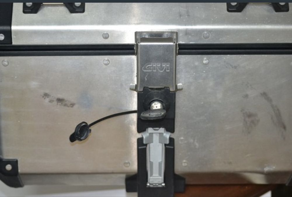 Top Case Givi Trekker Outback 58L Aluminio